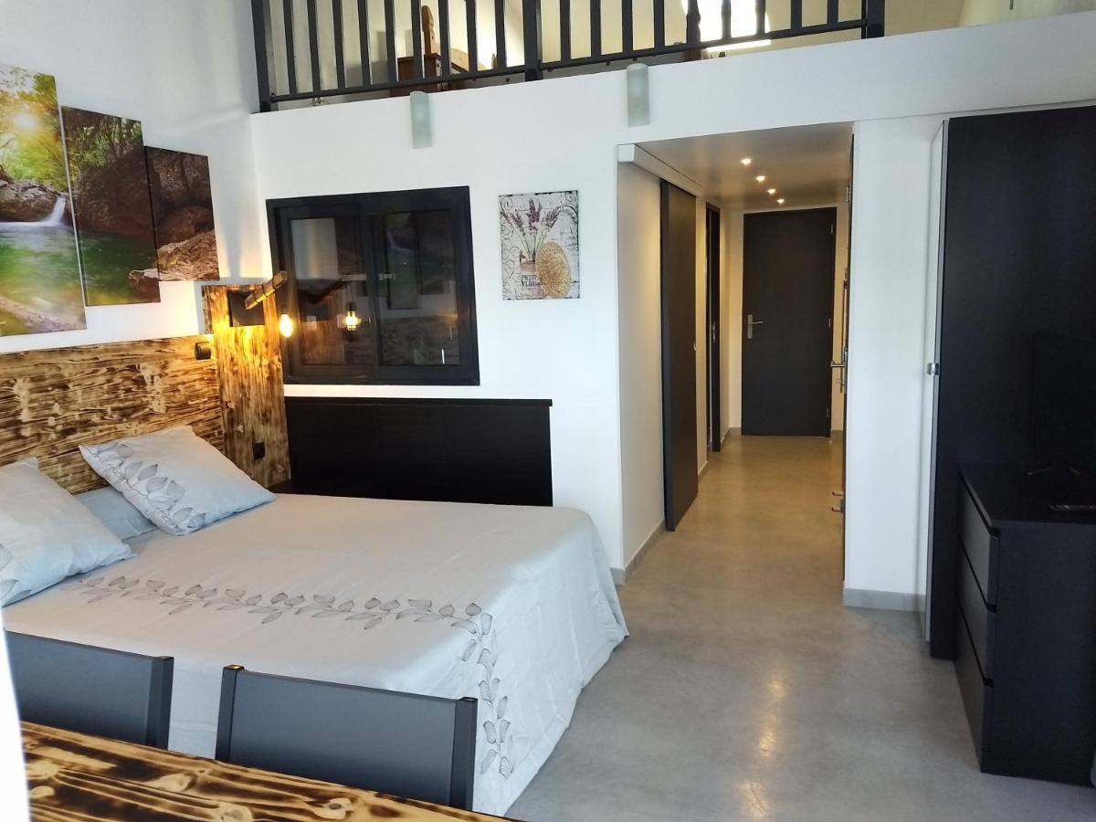 Bed and Breakfast Les Terrasses De Valensole Esterno foto