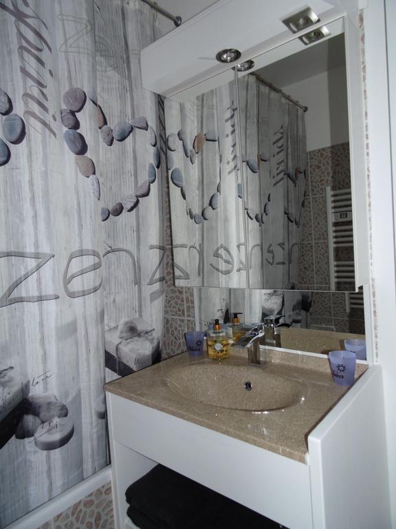 Bed and Breakfast Les Terrasses De Valensole Esterno foto